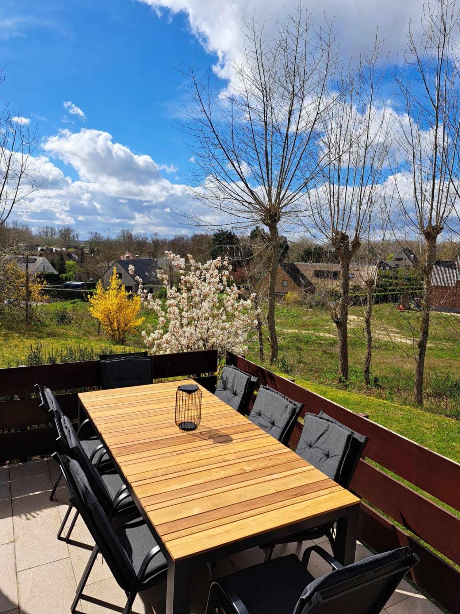 La Maison Fleurie Zonnige Vakantiewoning Met Grote Tuin Op 2 Km Zee * Koksijde