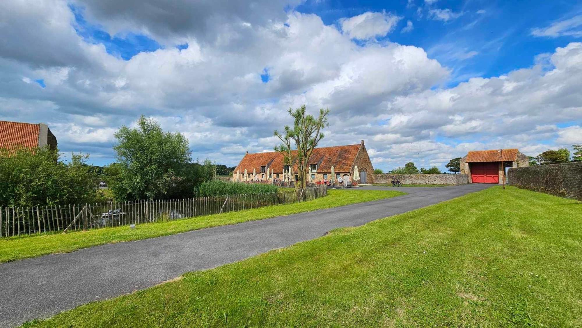 La Maison Fleurie Zonnige Vakantiewoning Met Grote Tuin Op 2 Km Zee * Koksijde